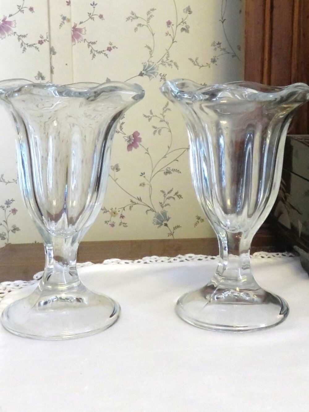 2 Vintage Anchor Hocking Tulip Sundae Dessert Glasses 6 inches tall